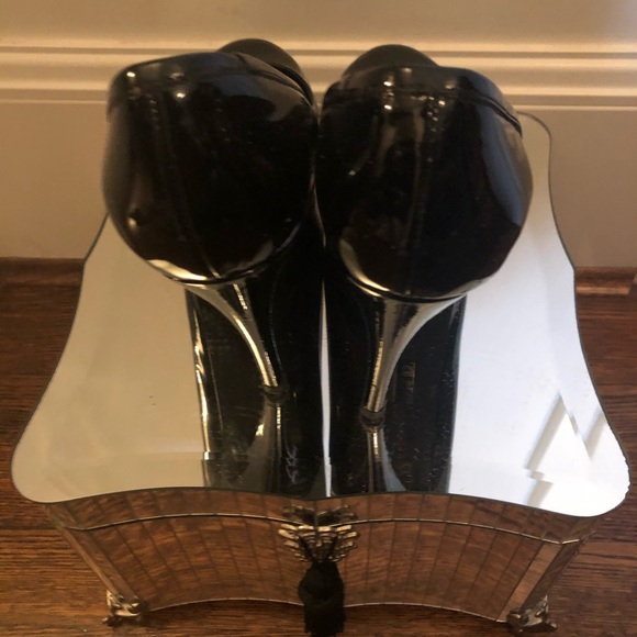 Alejandro Ingelmo Black Patent Pump Size 7 - Picture 2 of 5